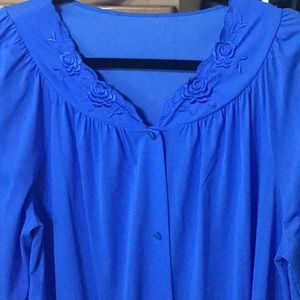 Vanity Fair  button down housecoat